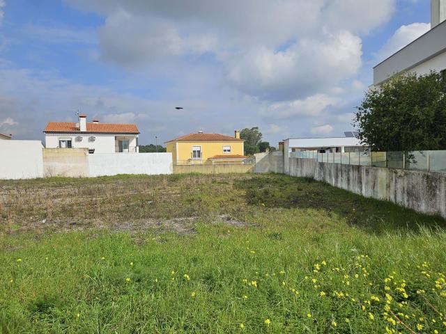 Terreno Urbano com 724 m² para Construção | Meia Via – Torres Novas