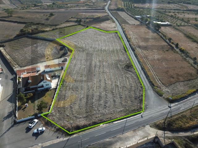 Terreno Urbano com 8800m2 em Alvarinhos, Sintra
