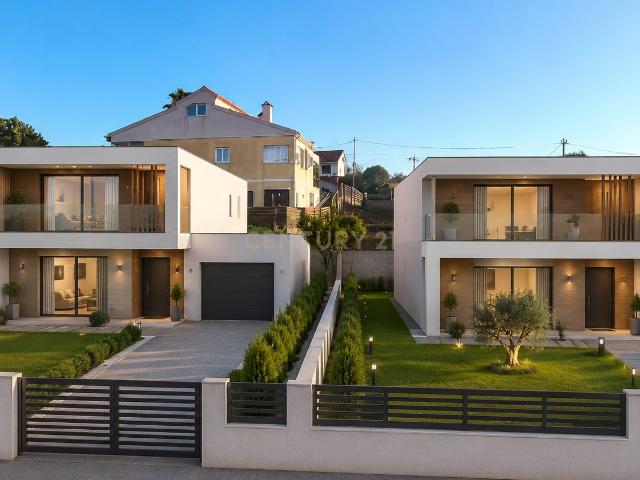 Terreno Urbano com 940 m2, com capacidade para construção de 2 Moradias