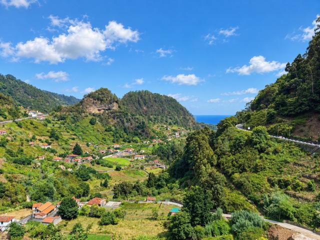 Terreno Urbano com Casa em Ruínas em São Roque do Faial
