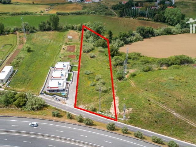 TERRENO URBANO COM AREA TOTAL DE 5.443,93 M2 COM PROJETO PARA 5 MORADIAS GEMINADAS EM ANDRINOS LEIRIA