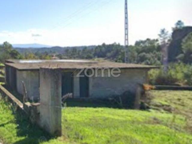 Terreno Urbano com baixo construído, com bom acesso e boa localização