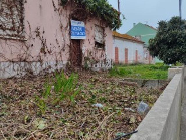 Terreno urbano com benfeitorias