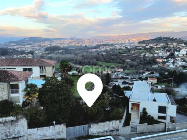 Terreno Urbano com estrutura, em Gondizalves, Braga