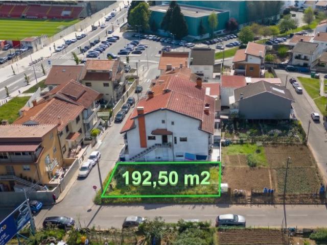 Terreno Urbano com excelente localização situado em Matosinhos / Sra. da Hora