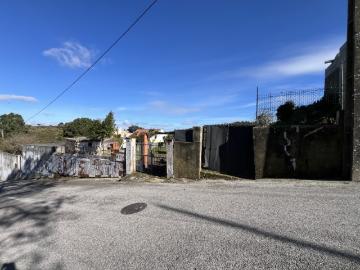 Terreno Urbano com pequena moradia em Almargem do Bispo