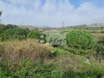 Terreno urbano com projeto aprovado | 666 m² | Funchalinho