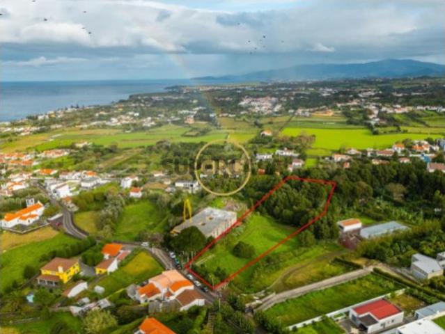Terreno Urbano com Projeto Aprovado e Casa de Madeira Capelas