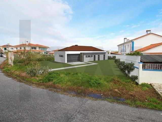 Terreno Urbano com Projeto Aprovado: Equilíbrio Perfeito entre Campo e Mar em Fontanelas