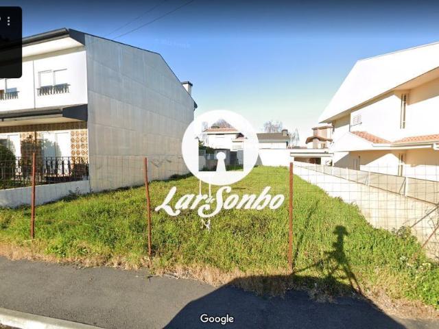 Terreno Urbano, com projeto aprovado Excelente terreno na Cidade da Maia com 345m2