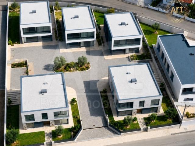 Terreno urbano com projeto aprovado para condomínio privado de 5 moradias