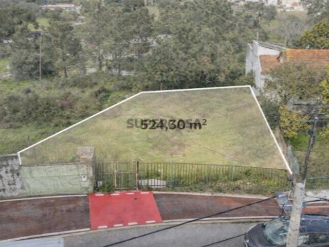 Terreno Urbano com Projeto para Moradia Unifamiliar Almada
