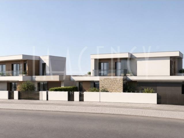 Terreno Urbano com Projeto para 2 Moradias
