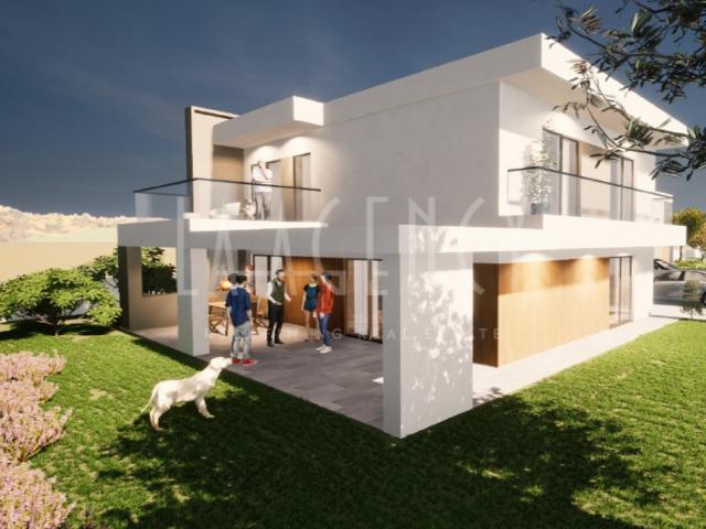 Terreno Urbano com Projeto para 2 Moradias