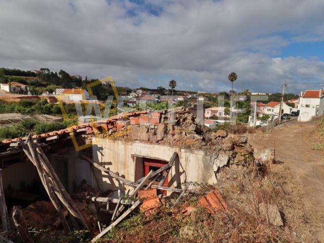 Terreno Urbano com Ruína e Vista Desafogada | A 5 Minutos do Centro da Ericeira