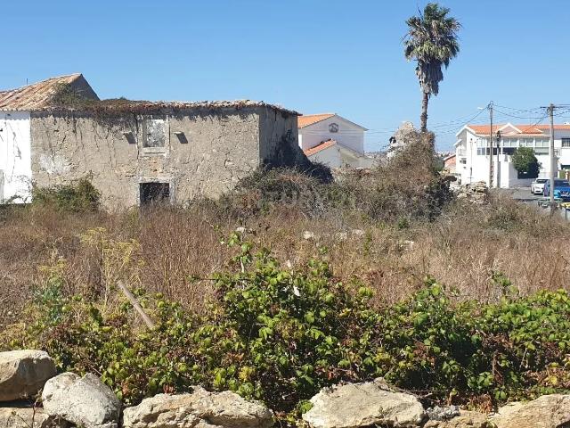 Terreno Urbano com ruína e projeto aprovado para uma moradia T4 na Moucheira em Sintra