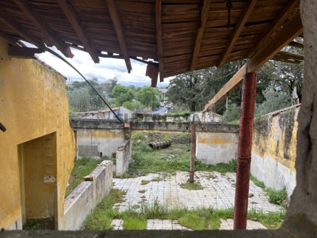 Terreno Urbano com Ruína junto ao Parque de Santa Eulália Cartaxo