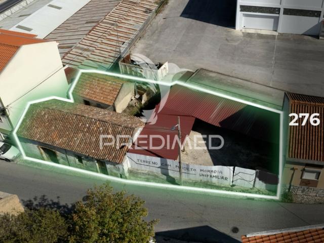 Terreno Urbano com Ruína para Construção de Prédio em Alenquer