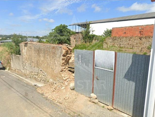 Terreno urbano com ruínas perto de Óbidos