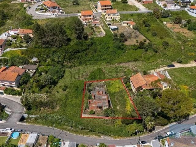 Terreno Urbano com viabilidade para 1 ou 2 moradias em Porto Salvo