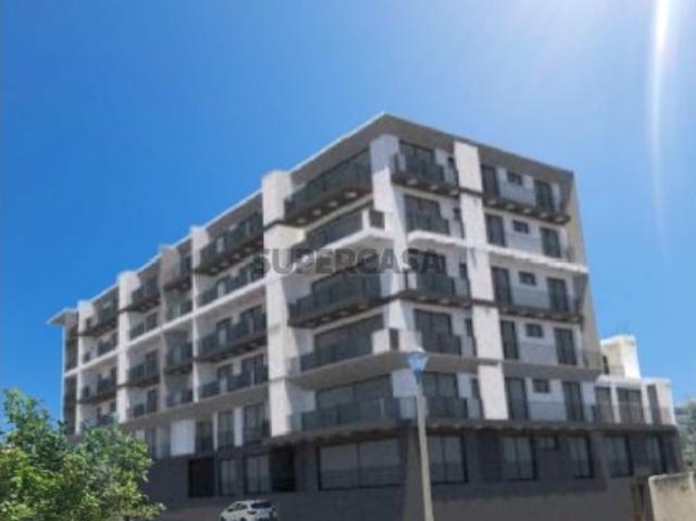 Terreno Urbano com viabilidade para construção em zona residencial em Quarteira, Algarve