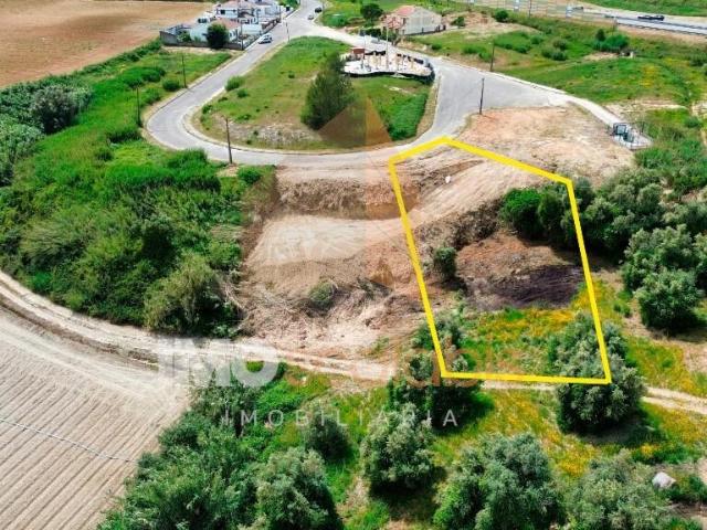 TERRENO URBANO COM VISTA CAMPO – PORTELA DAS PADEIRAS, SANTARÉM