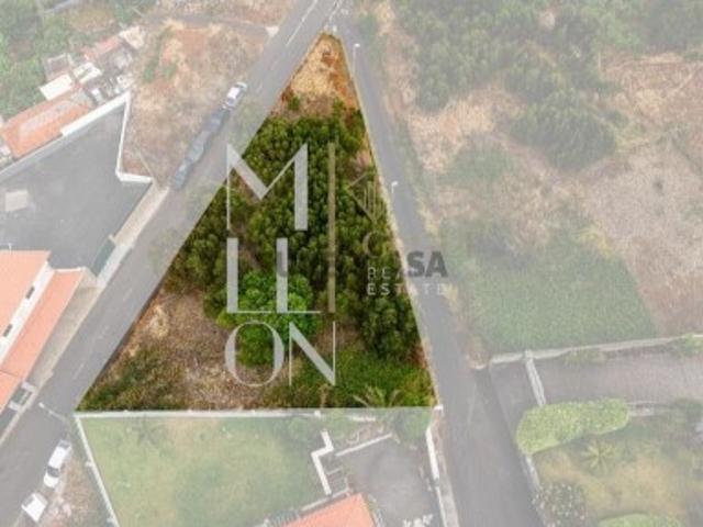 Terreno Urbano com Vista Mar e Elevado Potencial de Investimento Santa Cruz, Madeira