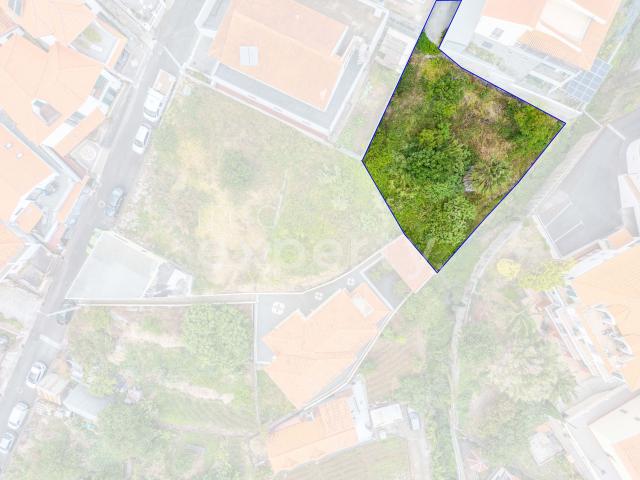 Terreno Urbano com Vista Mar em Machico | 400 m² | 300 m² de Construção