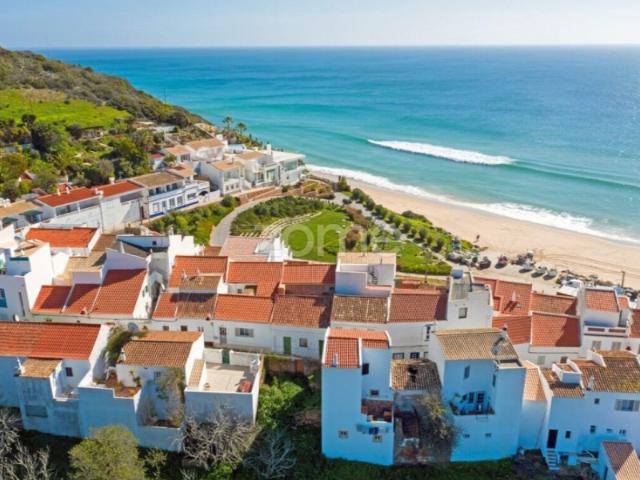 Terreno Urbano com Vista Mar em Salema, a 120 m da Praia