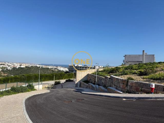 Terreno Urbano Vista Mar | 557 m² |Para Moradia e Piscina – Albufeira