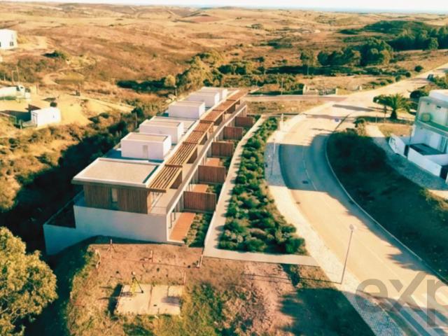 Terreno Urbano com Vista Mar: 6 Moradias / Apartamentos / Casa Unifamiliar