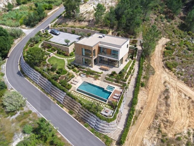 Terreno Urbano com Vista Panorâmica Ideal para Moradia de Luxo Azambuja