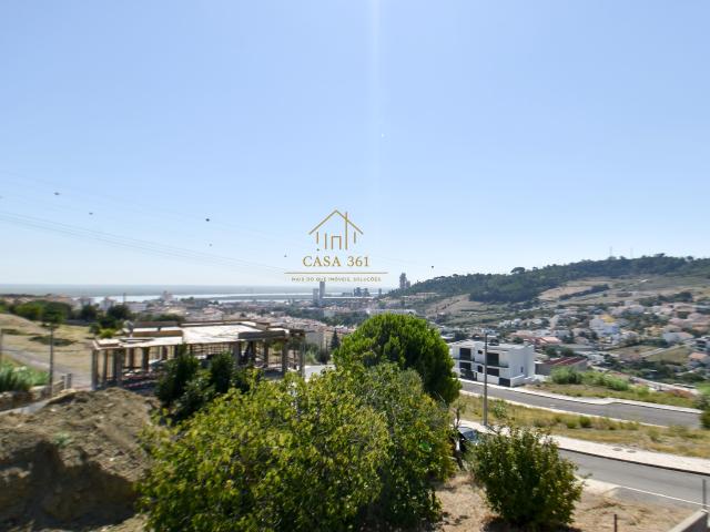 Terreno Urbano com Vista para o Rio Tejo | 2 Frentes | São João dos Montes