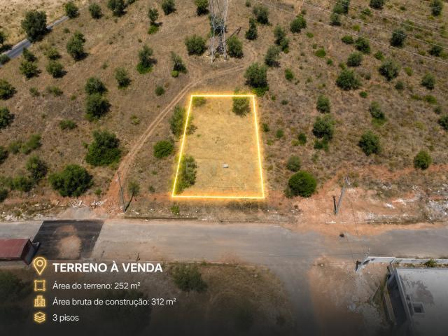 Terreno Urbano com Vista Rio em Vialonga