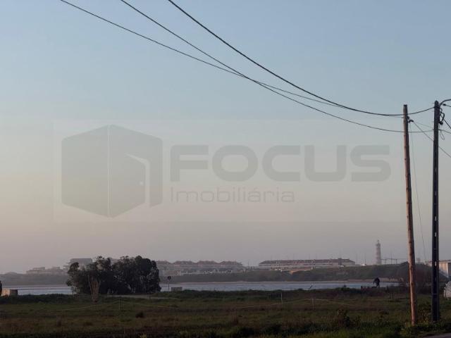 Terreno urbano com vistas sobre a Ria e Praia da Costa Nova