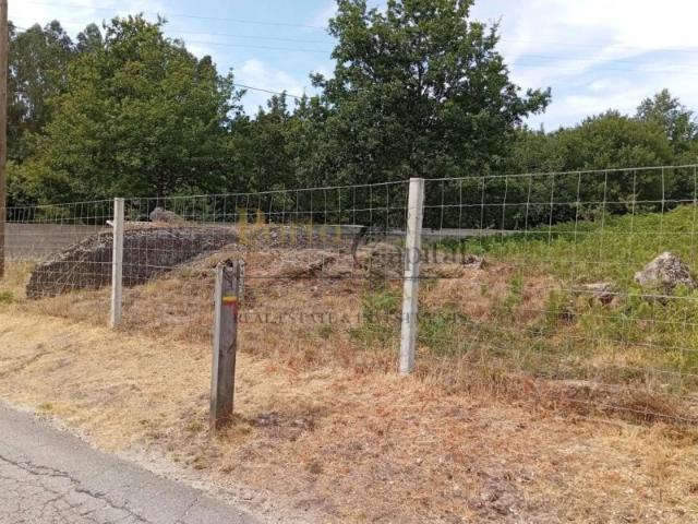 Terreno urbano de 600 m² para venda em Santo Tirso