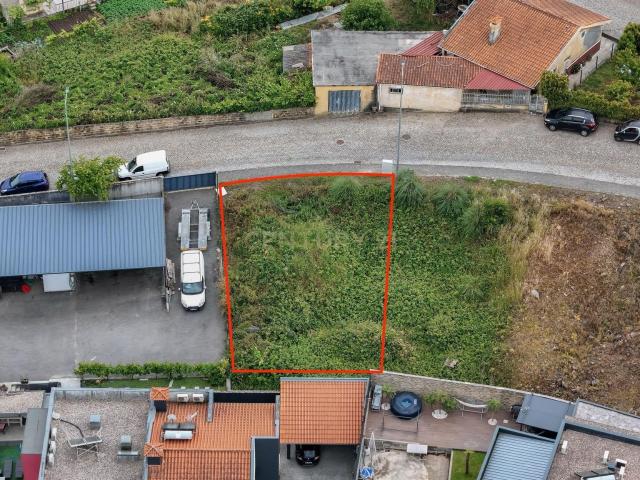 Lote Urbano Viabilidade de Construção de Moradia V3 de 3 frentes em Lordelo Paredes Porto