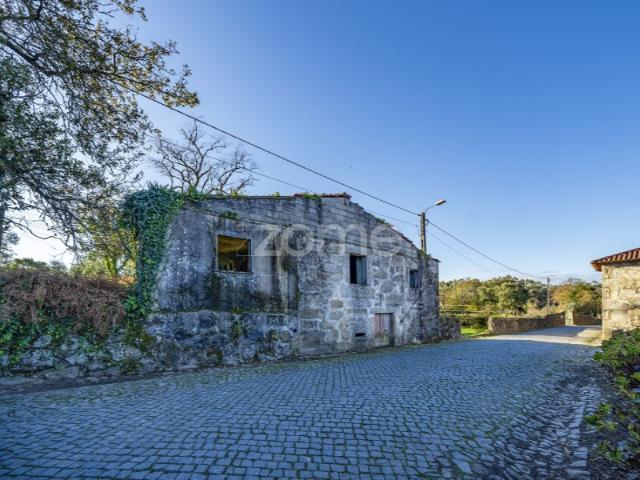 Terreno Urbano de 3053m² com Ruína