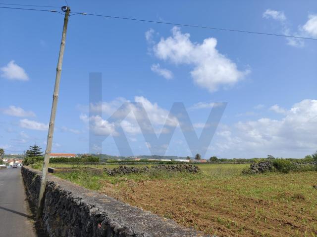 Terreno Urbano de 392 m² nas Lajes – Praia da Vitória