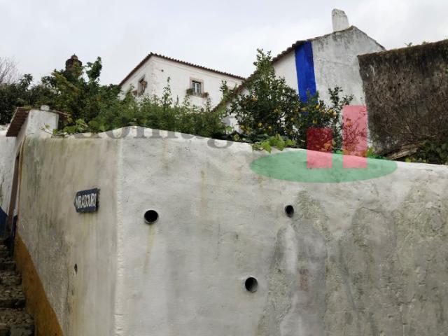 Terreno urbano dentro da muralha do Castelo de Óbidos*RIOMAGIC