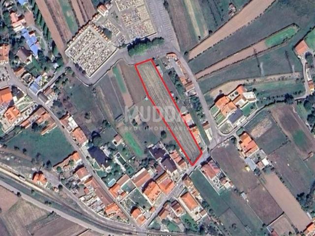 Terreno urbano destinado a construção, situado em Eixo
