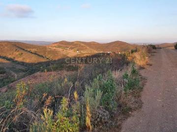 Terreno Urbano em Tavira com possibilidade de investimento