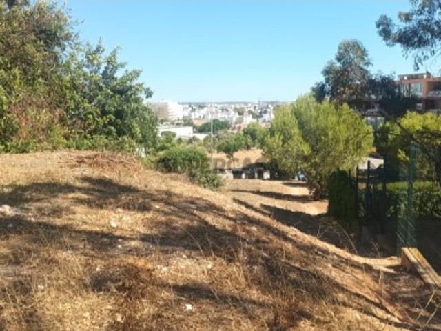 Terreno Urbano em Vale de Lagar com área de 367 m2 em Portimão, Algarve