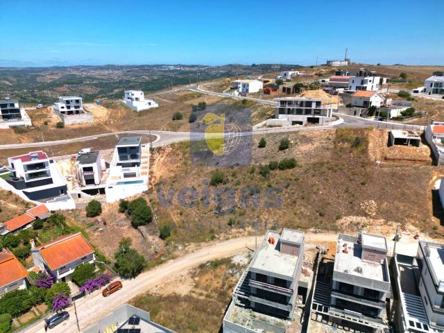 Terreno Urbano em Vialonga com Vista e Acessibilidade