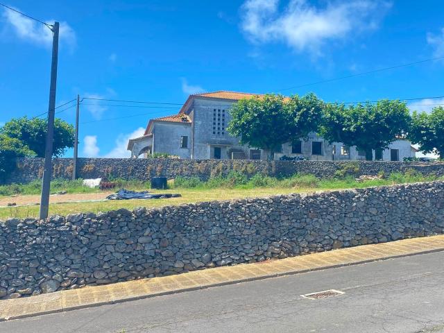 Terreno Urbano em Zona Calma da Ribeirinha – Angra do Heroísmo