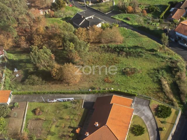 Terreno Urbano em Gonça, Guimarães