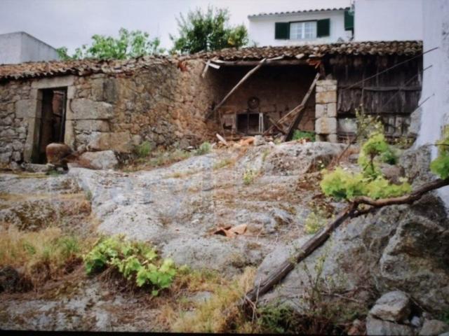 Terreno urbano em Idanha a Nova