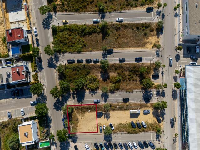 Terreno urbano em loteamento de luxo ABC: 460m², 4 fogos com 3 frentes, pronto para construir