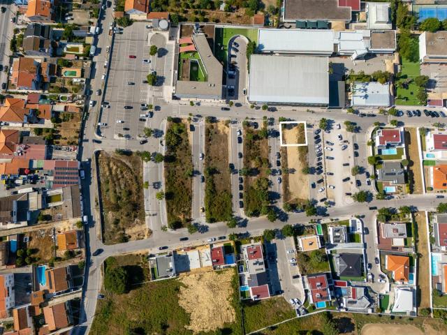 Terreno urbano em loteamento de luxo ABC: 460m², 4 fogos com 3 frentes, pronto para construir