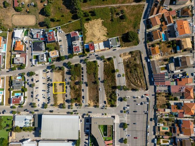 Terreno urbano em loteamento de luxo ABC: 460m², 4 fogos com 2 frentes, pronto para construir